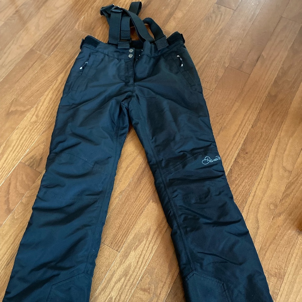 Dare2b ski pants 
Size is xxs but this would fit a youth size 10,  12 or 14